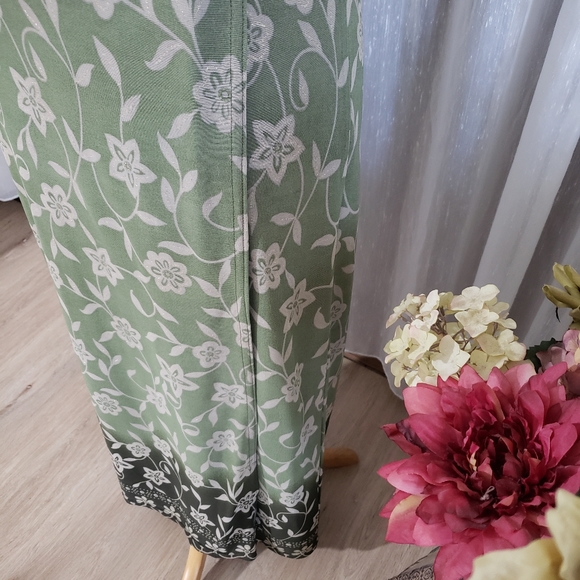 Gantos wrap floral green umbre skirt. - Picture 6 of 6